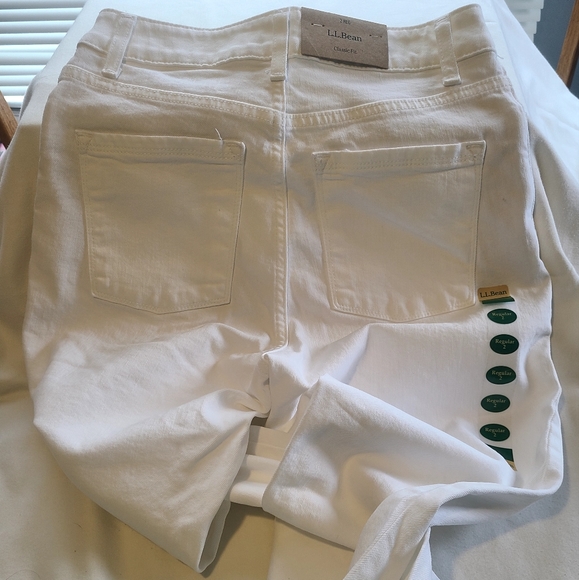 L.L. BEAN Classic Fit Skinny Jeans. White. Reg 2. - Picture 10 of 12